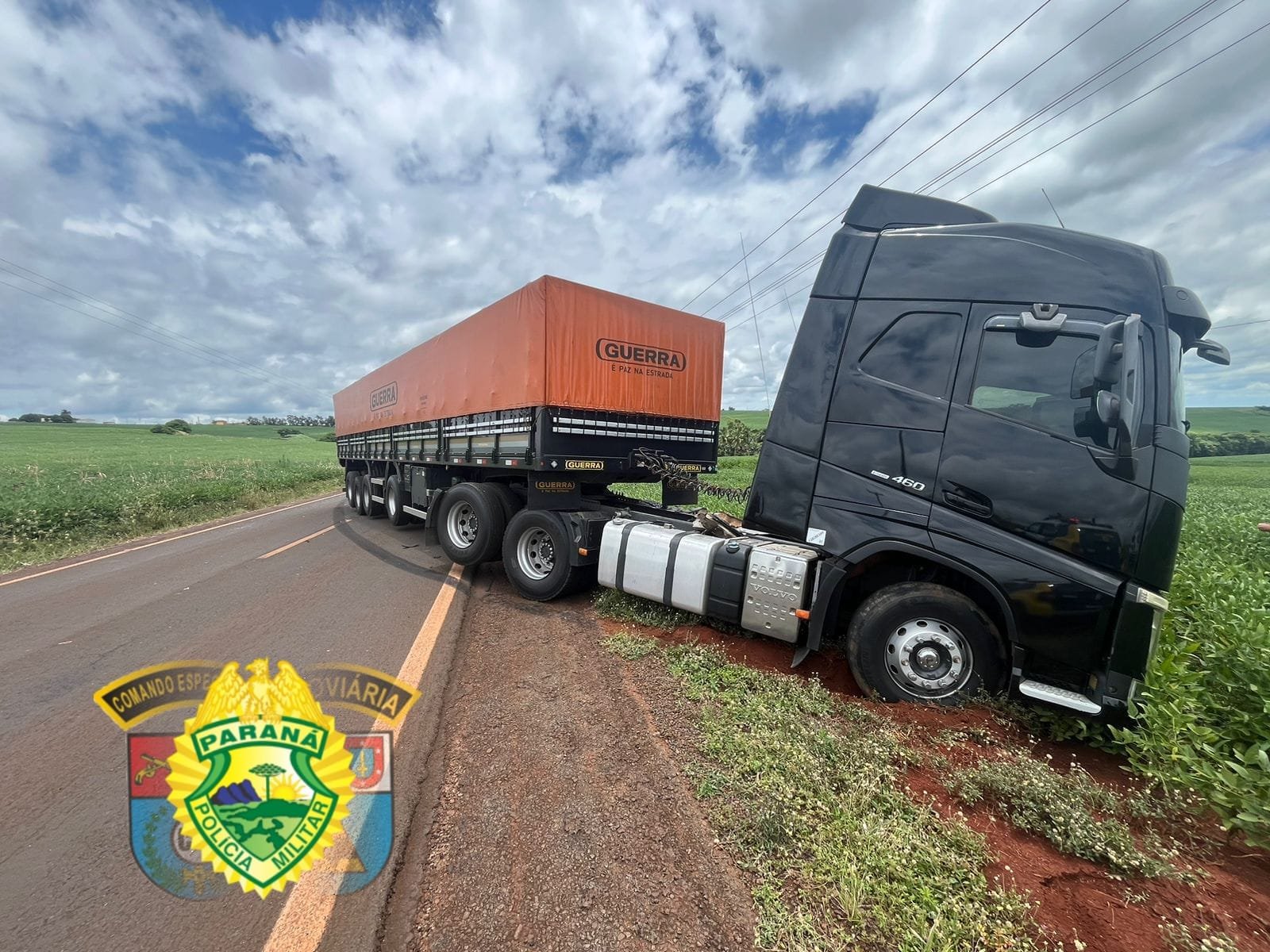 ecb5b473-c7dc-4d0f-8b22-d4f458badd39-1 Grave Acidente em Sertaneja: Motorista Morre no Local